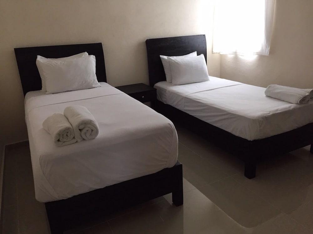 Whyz 4 You Private Rooms 莫雷洛斯港 外观 照片