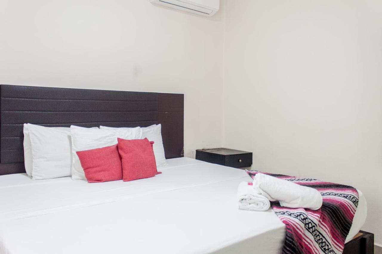 Whyz 4 You Private Rooms 莫雷洛斯港 外观 照片